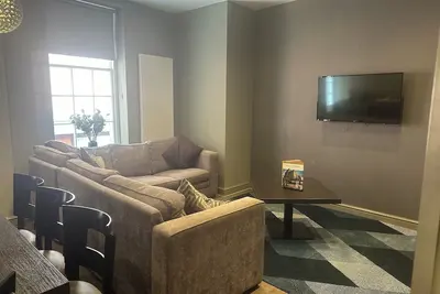 Image de The Duplex City Chic Apartment (Sleeps 9)
