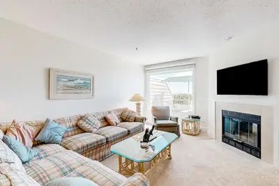 Image de Kings Grant Beachfront Townhouse w/Ocean Views, Shared Pool, Free WiFi, Private