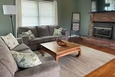 Image de Charming Rustic Farmhouse on 7 acres less than 3 miles from Msu Campus