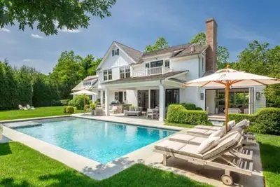 Image de Stunning East Hampton house. Walk to town and bike to beach.