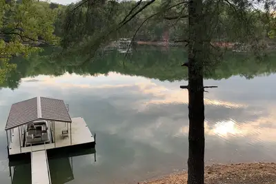 Image de Sunset Cove Lake Cabin