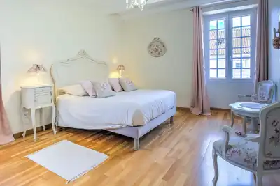 Image de Élégant 150m² avec vue château – 3 chambres au cœur du Périgord authentique