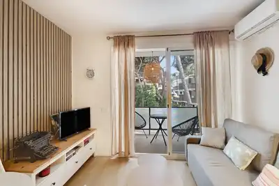 Image de Appartement 'Bonito Apartamento En Gava Mar' avec terrasse privée, Wi-Fi et climatisation
