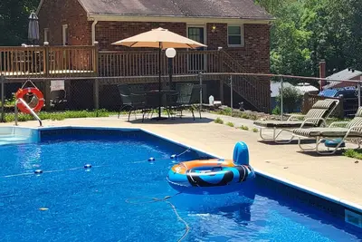 Image de Go for a swim! Cozy, private 2-bedroom guest house with pool, near colleges.