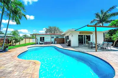 Image de Pool+Bikes+Bbq! Tropical Getaway & Close To Beach!