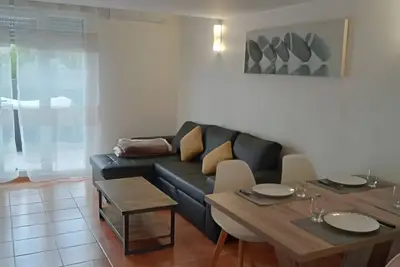 Image de Appartement 'Grand T2 tout confort' avec terrasse privée, Wi-Fi et climatisation