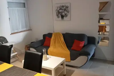 Image de Appartement 'T3 Duplex Tout Confort' avec Terrasse Privée, Wi-Fi et Climatisation