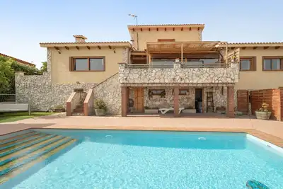 Image de Villa 'Casa Les Vinyes' avec vue sur les montagnes, Wi-Fi et climatisation