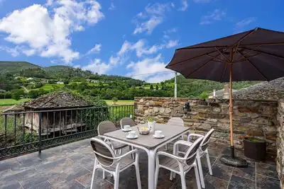 Image de Maison de campagne 'Posada De Las Hoces - La Pradera' avec vue sur les montagnes