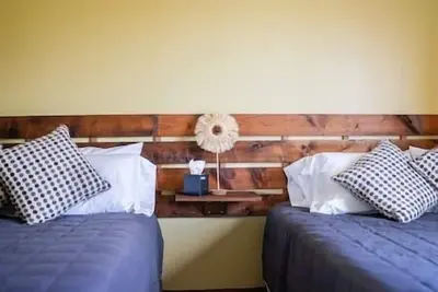 Double Cabin #11 - Oak Point
