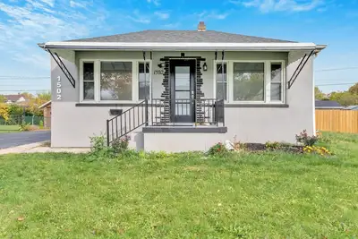 Image de Luxury 2 bedroom apartment in south Windsor, 2 minutes from Ambassador bridge.