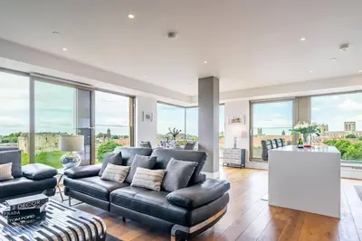 Image de A premium stay that sleeps 6 guests in 3 bedrooms