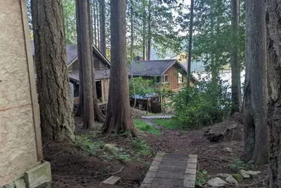 Image de Beautiful waterfront paradise on Cortes Island!