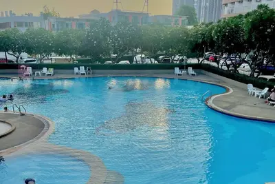 Image de The Jomtien Beach Condominium is a short 2. 5 hour drive from Bangkok.