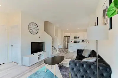 Image de Beautiful 3 bedroom townhouse in downtown Edmonton.