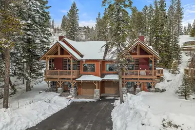 Image de Stunning Townhome |Wood Fireplace, Family Friendly