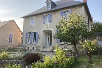 Image de Villa de charme avec jardin clos, proche de Vichy, idéale pour séjours en famille
