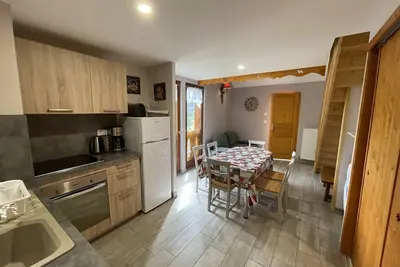Image de Chalet cosy 50m² avec WiFi à 300m des pistes, 2 chambres, casier à skis, proche gare et navette