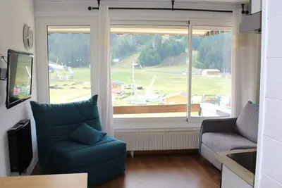 Image de Studio Rénové avec Balcon Sud, Pistes & Commerces à Proximité