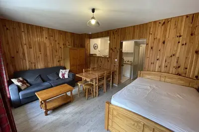 Image de Studio rénové, calme, balcon sud, jardinet, proche pistes et commerces