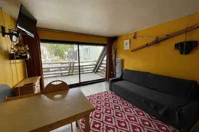 Image de Studio charmant avec balcon, au pied des pistes, tout équipé, 1er étage, parking, casier à skis