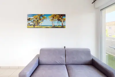 Image de Appartement de charme avec piscine, terrasse, parking, clim et Wi-Fi – à 10 min des plages