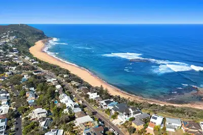 Image de Wave Watcher - New Listing, Beach Front, Pool
