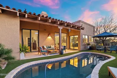 Image de Modern & Stylish El Con Patio Home on The 3rd