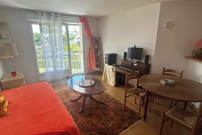 Image de Appartement clair, au calme, proche Mer, Centre Ville, et Casino Barrière!