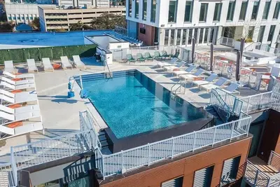 Image de 2br Presidential | Downtown Austin | Rooftop Pool