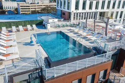 Image de 2br Presidential | Downtown Austin | Rooftop Pool
