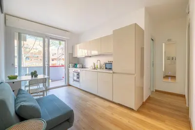 Image de Lovely apartment 5 minutes walk from Tor di Valle Station of MetroMare line\n