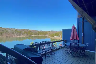 Image de Roomy 4 bedroom 4 bathroom house on a 5 acre pond less than a mile from Texoma