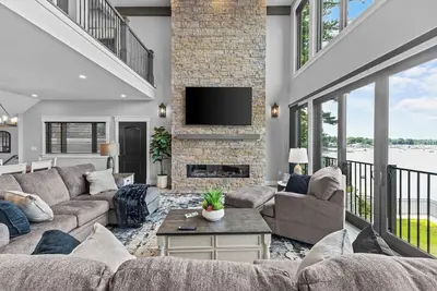 Image de Luxury Lakefront 4br w\/ Beach