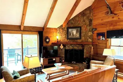 Image de Cozy 2-Bedroom Cabin with Views, Ac, and WiFi in Charming Blowing Rock