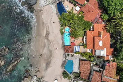 Image de Puerto Vallarta`s Most Beautiful Beachfront Villa For You!