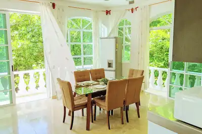 Spacious building with 9 bedrooms and WiFi, Ac in Playa del Carmen By Vopdc