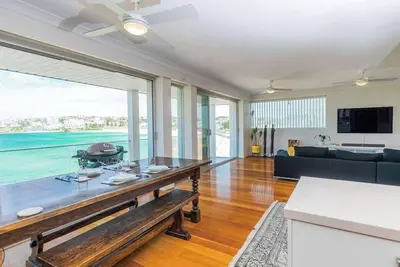 Image de Ocean view luxury 3 bedroom home with balcony