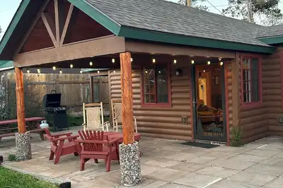 Image de Cozy 2-bedroom 2-bath cabin with WiFi. 10 minutes from Rmnp west entrance!