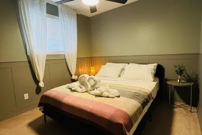 Image de Cozy Haven 1 Bedroom w/ a Queen Size Bed in 4-Bedroom House w/ Great Amenities\n\n