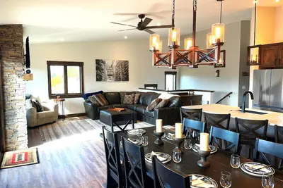 Image de Beautiful Brand New Luxury Home with a Private Hot Tub and Amazing Views