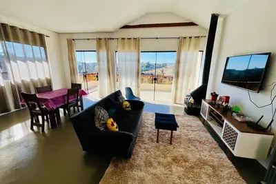 Image de ChalĂ© Vista Linda com uma Vista Fantástica p/ as Montanhas da SuĂça Brasileira!