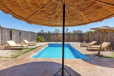 Image de Luxe Hideaway Haven - Poolside Paradise