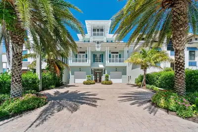 Image de Biltmore Beach House | Luxury 5-Br Beachfront Pool & Spa House | Sleeps 10