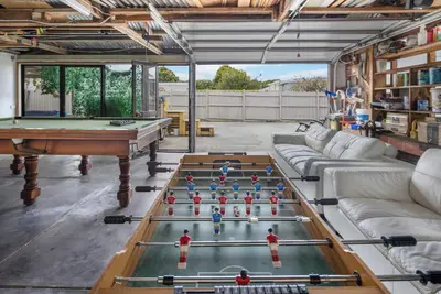 Image de 100m to Beach! Hot tub! Pet friendly! Games room!