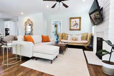 Image de Elmwood Park Retreat: Renovated 3-Bed 2-Bath Dt