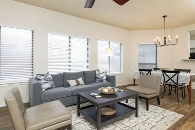 Image de Convenient Dfw Stay Near Shops, Golf & Music