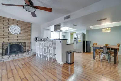 Image de Stay at the Dugout with Pool and Hot Tub, walking distance to Sloan Park.