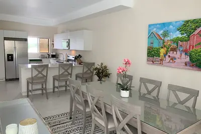 Image de Elegant, spacious townhouse in a new condo development near stunning Dover beach
