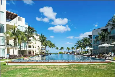 Image de Amazing Beach Front Condo At Elements Playa Del Carmen